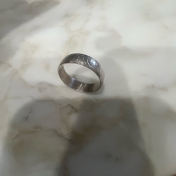 Silver Patterned Ring - Picture 5 of 8